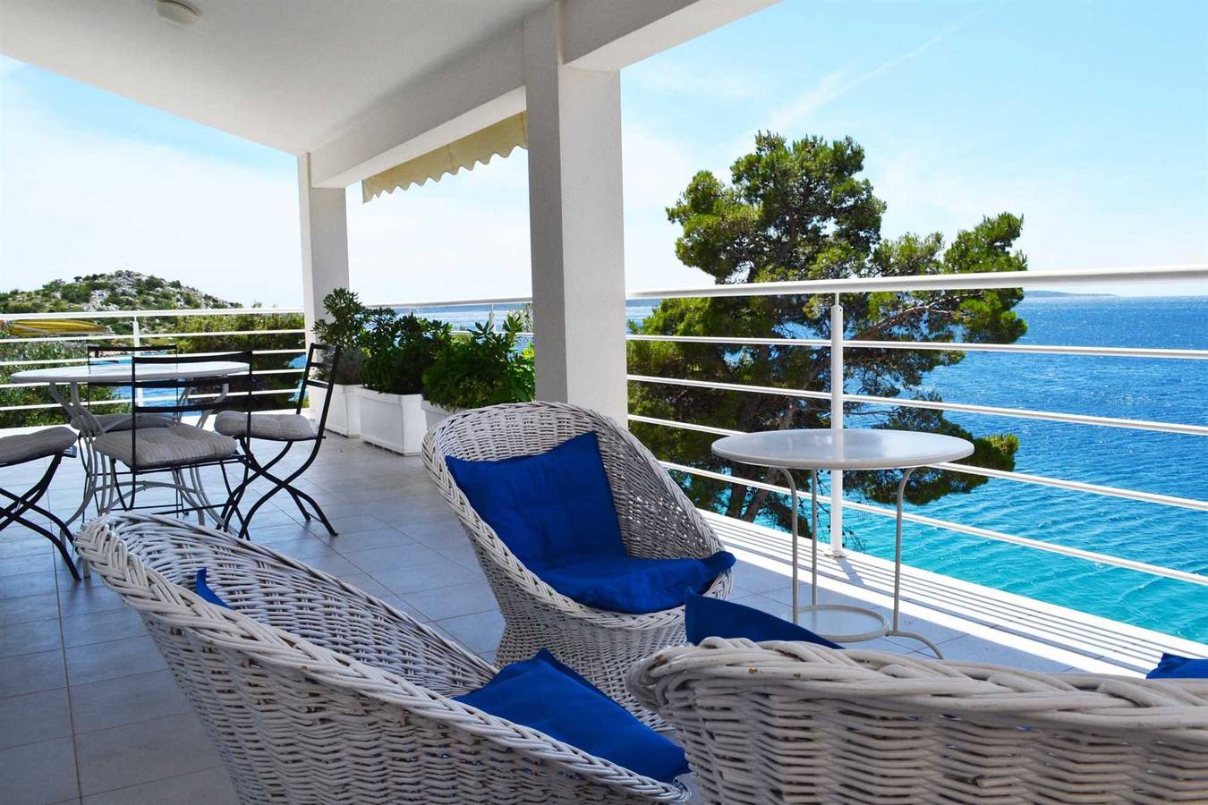 Ganze Wohnung, Vlasta H. app 4+1 Cozy Beachfront apartment, First Row to the Sea, Walk Everywhere – Tribunj in Tribunj, Šibenik-Knin