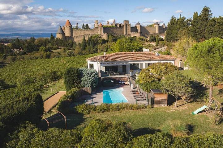 Villa for 15 people, with hot tub and garden in Carcassonne