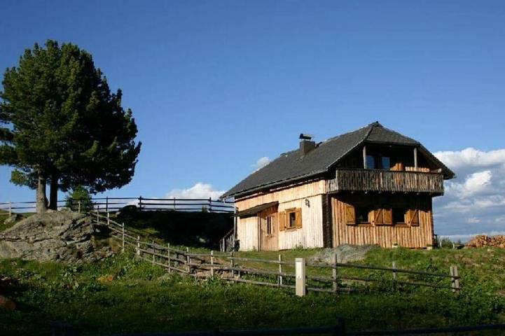 Ferienwohnung für 4 Personen, mit Garten und Balkon am Falkertsee