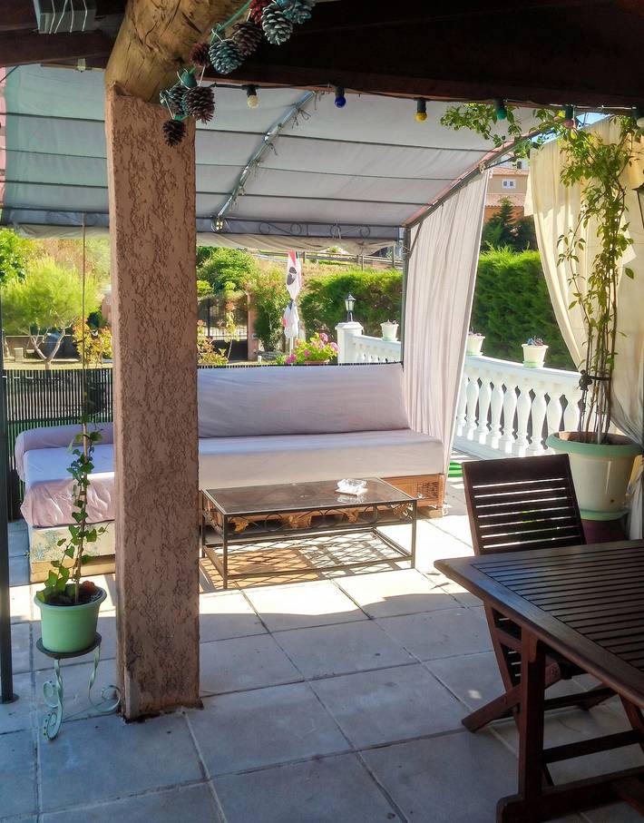 Entire apartment, Apartment with shared pool in Roquefort-la-Bédoule - 50m² in Roquefort-la-Bédoule, Marseille region