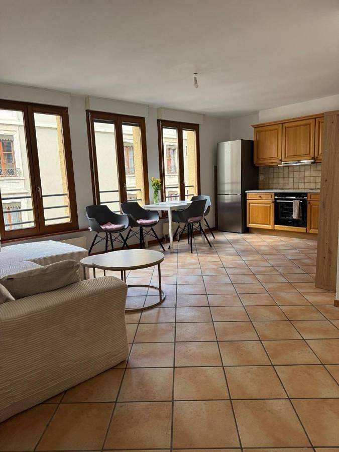 Apartamento inteiro, Elegant Geneva Stay betw Cornavin Station & Lake in Pâquis, Genebra