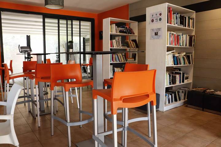 Mobilheim | Premium | 3 Zi. | 6 pers. | Ãœberdachte Terrasse | A/C | Tv in La Flotte, Ile de Re