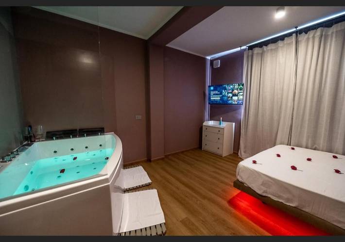 Appartamento per 4 persone, con Idromassaggio e Giardino nonché Piscina e Panorama a Novara (Italia)