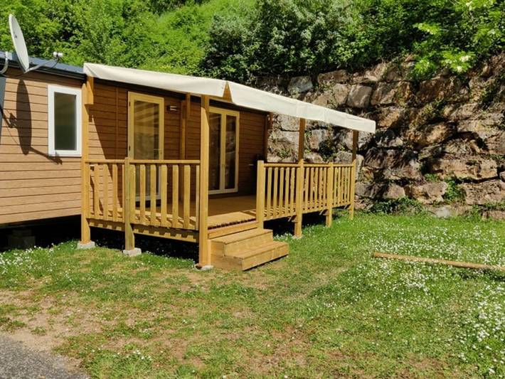 Camping pour 4 personnes, avec piscine et terrasse