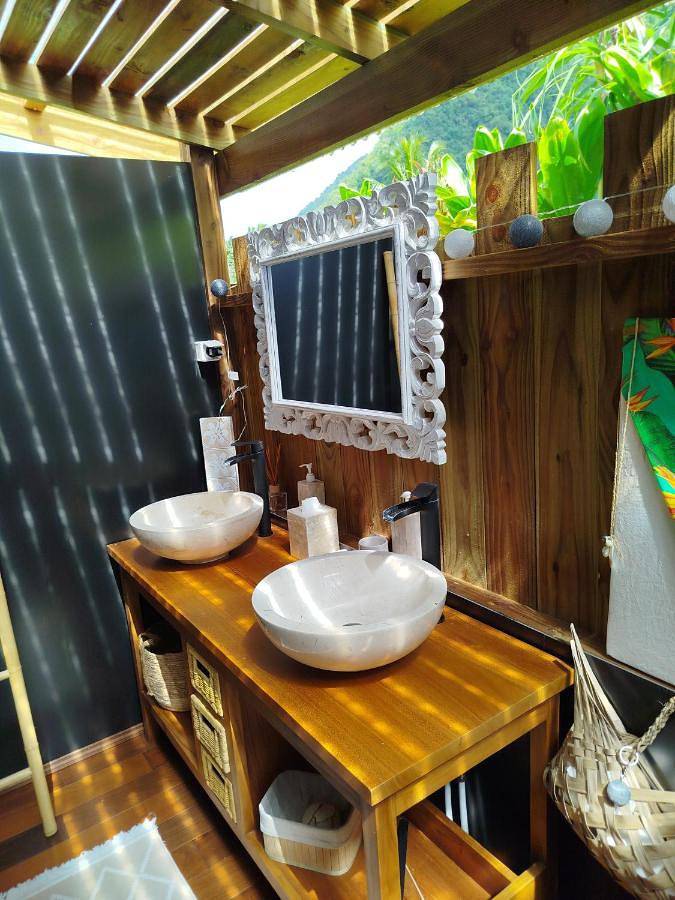 Location de vacances pour 4 personnes, avec jardin ainsi que piscine et vue dans Teahupo'o - 3