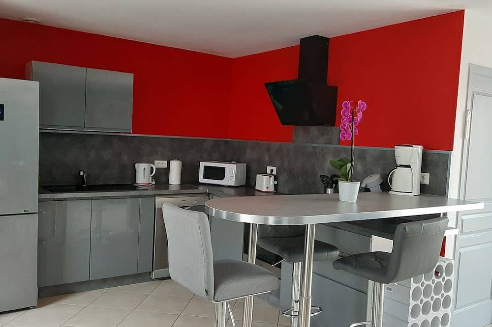 Quiet house with courtyard not overlooked in Marennes, Côte de Beauté