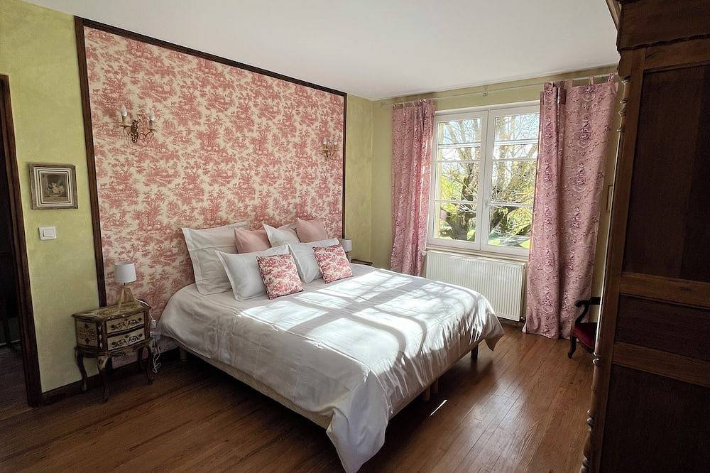 Peaceful charming cottage in the heart of the Gers countryside in Gondrin, Gers