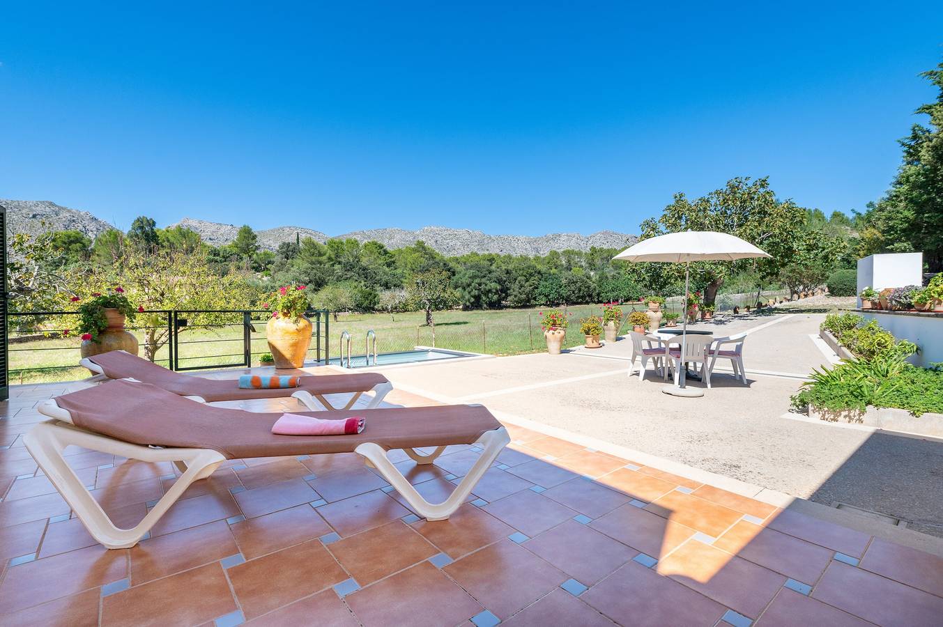 Finca "Tirana" con vista a la montaña, jardín y Wi-Fi in Pollença, Mallorca Norte
