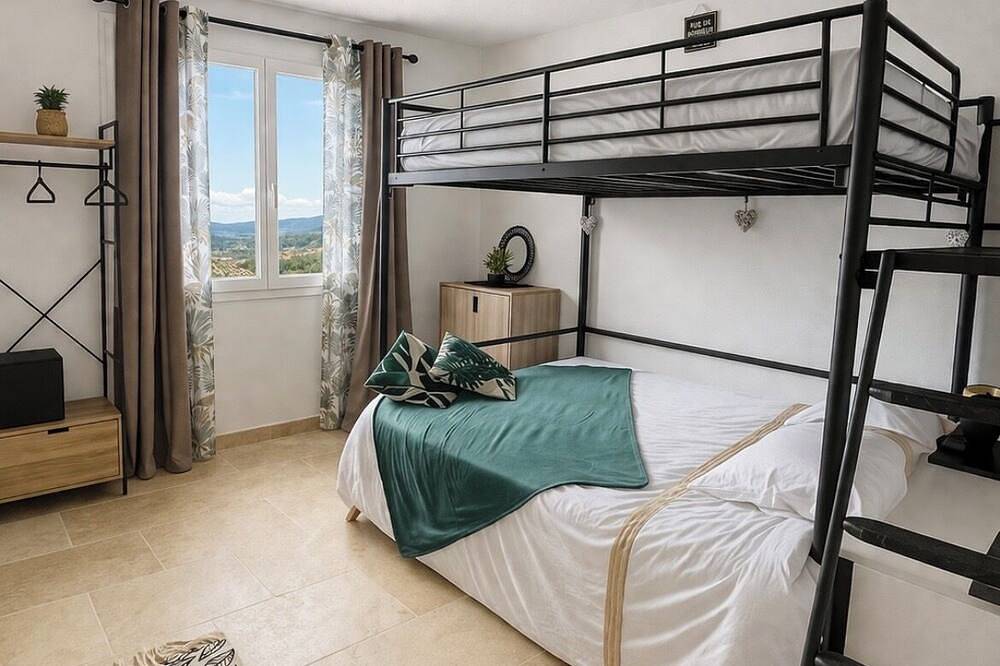 /New air-conditioned country house with heated indoor pool, Provence in Puyméras, Parc naturel régional du Mont-Ventoux