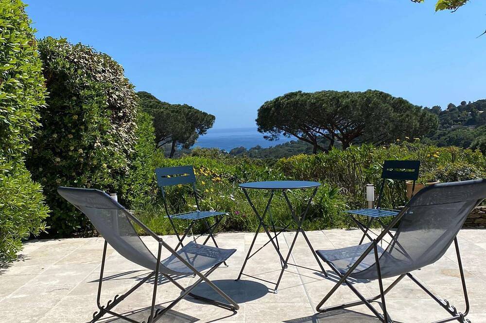 Gigaro - renovated with air co and sea view in Gigaro, La Croix-Valmer