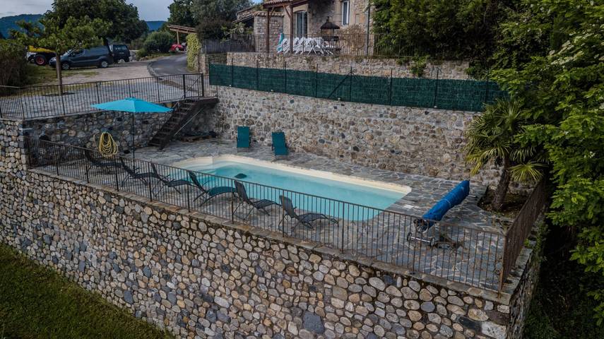 Gîte pour 12 personnes, avec terrasse et piscine à Pont-de-Labeaume - 2