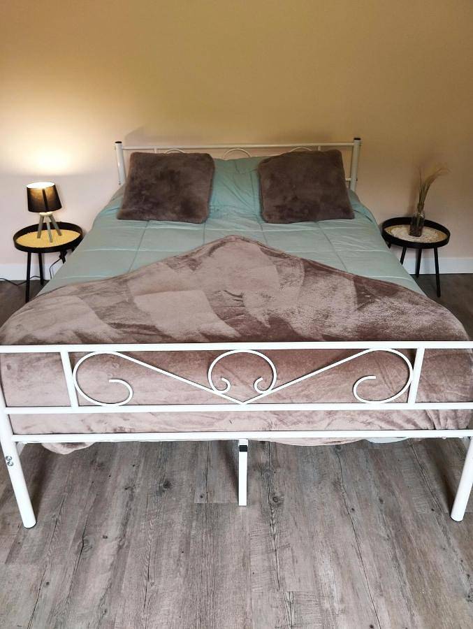 Gîte pour 2 personnes, avec Jardin et Vue à Bec-de-Mortagne