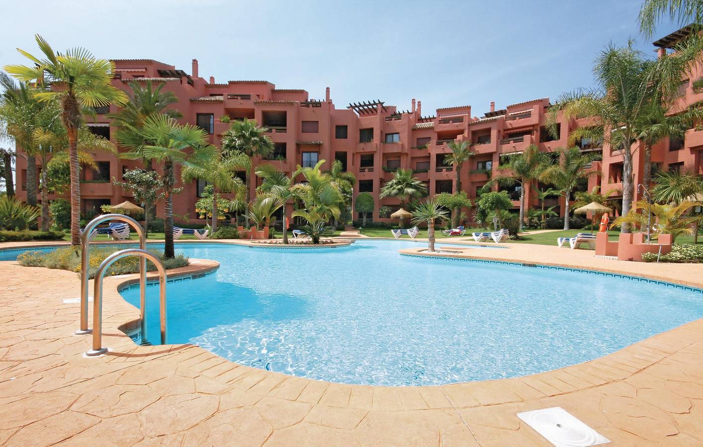 Appartamento intero, Appartamento vista mare con parcheggio, piscina e terrazza in Las Chapas, Marbella
