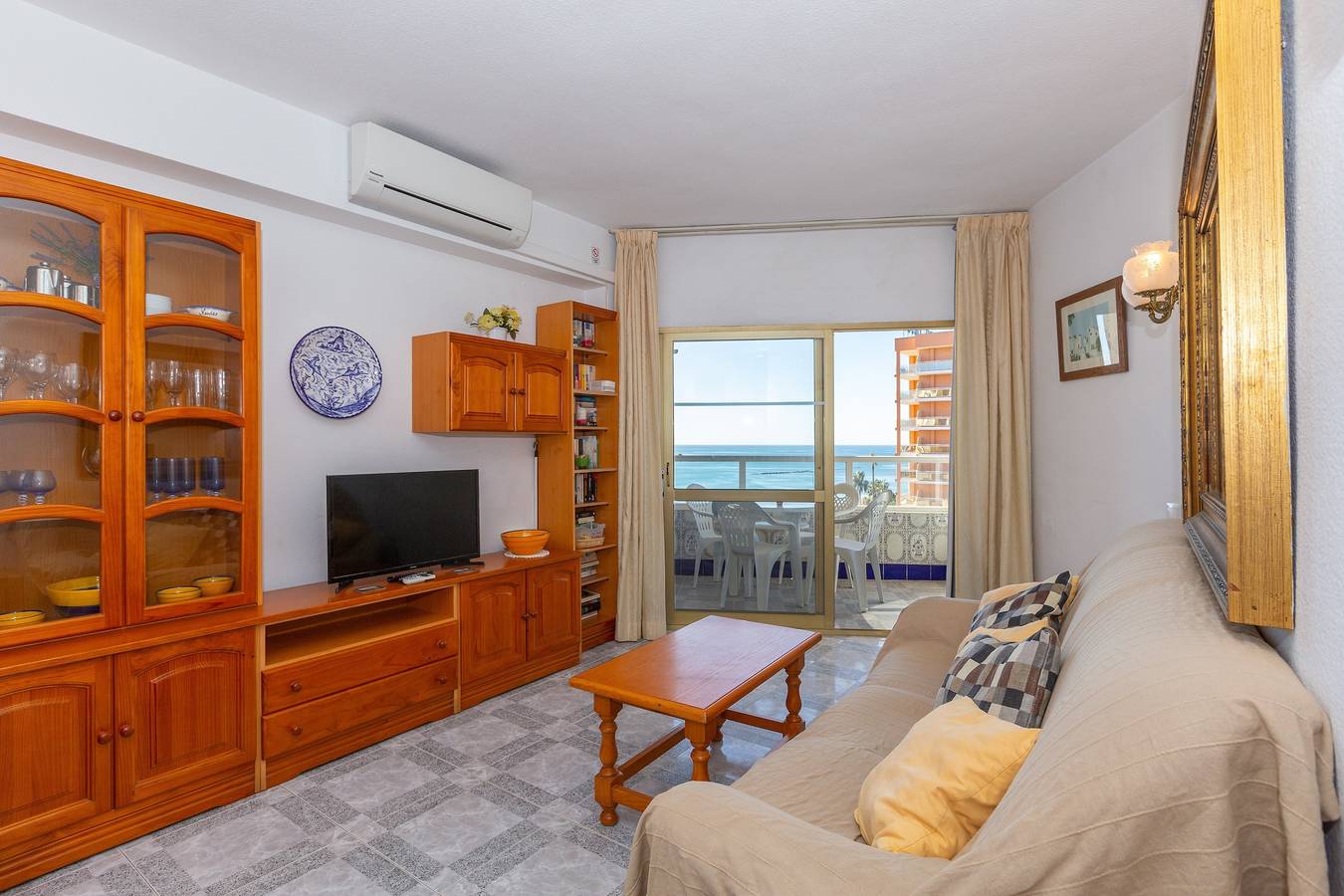 Ganze Wohnung, Apartment am Strand mit Meerblick, Balkon, Klimaanlage und Wlan in Benalmádena Costa, Benalmádena