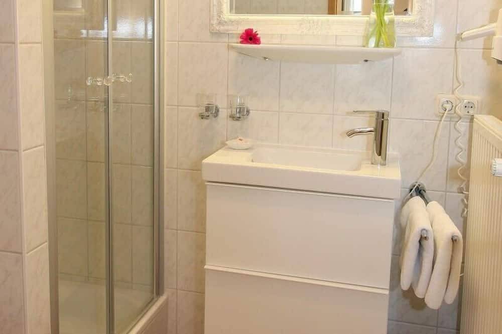 Ganze Wohnung, Ferienwohnung Katharina 4 Sterne mit 55 qm in Gstadt am Chiemsee, Chiemsee