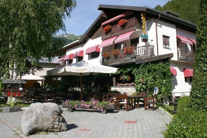Hôtel pour 2 personnes, avec Balcon et Terrasse ainsi que Jardin et Vue à Vernante