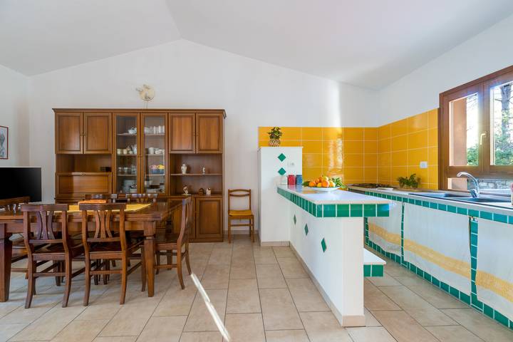 "Villa del Maestro" con giardino, balcone e Wi-Fi in Is Arenas, Narbolia