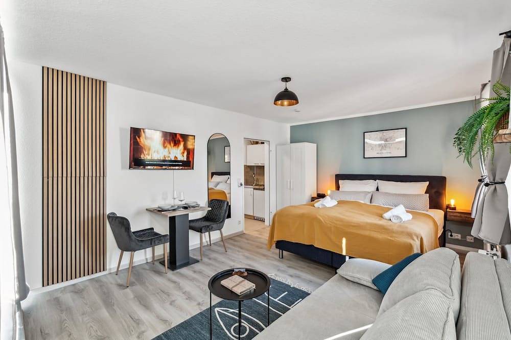 Entire apartment, Hellohome I Cosy City Studio with large Rooftop Terrace & Parking Space in Braunschweig (Germany), Brunswick Region