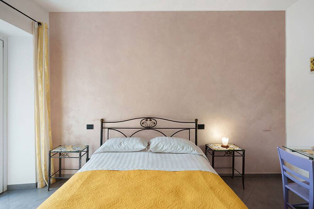 Apartamento entero, Habitación 'Camera Libeccio Vista Mare' con Vista al Mar, Wi-Fi y Aire Acondicionado in Cetara, Costa Amalfitana