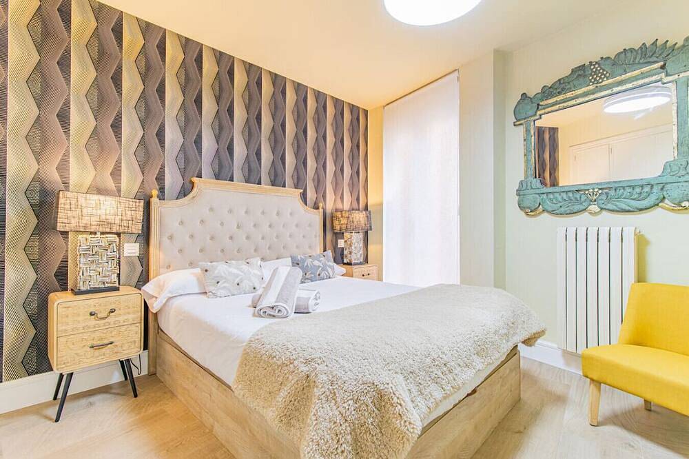 Entire apartment, Luxury Stay in Zaragoza's Prime Location in Saragossa, Saragossa Province