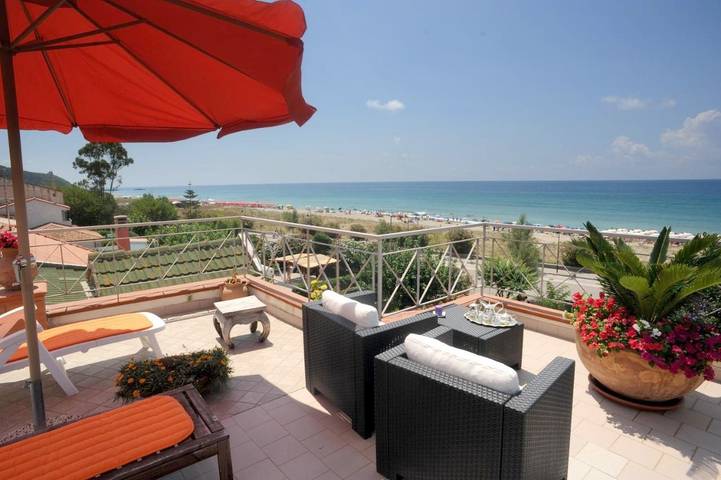 Ferienhaus für 4 Personen, mit Balkon und Terrasse in Marina di Ascea