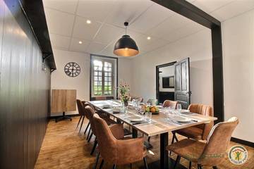 Gîte pour 15 personnes, avec jardin et terrasse, animaux acceptés à Plénée-Jugon
