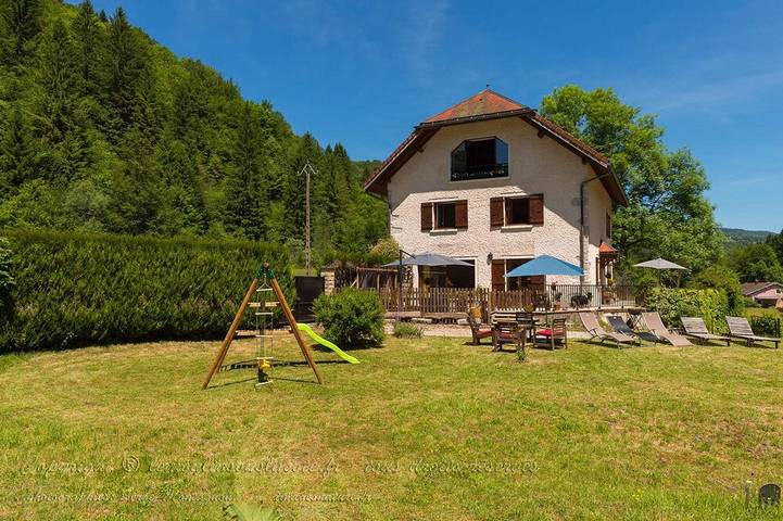 Gîte pour 10 personnes, avec Terrasse ainsi que Jardin et Vue