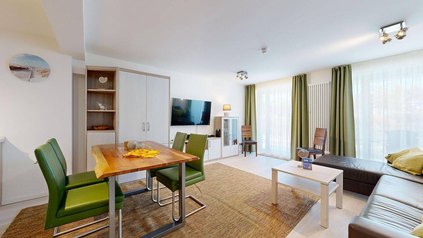 Ganze Wohnung, Ostseeblick - Exklusive Ferienwohnung in Prora mit großem Balkon und Sauna in Strand Prora, Binz