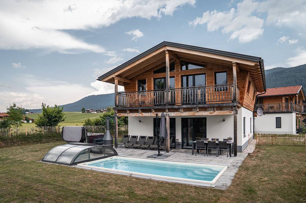 6 Personen Chalet Bergherzerl im Chiemgau. Sommerpool, Whirlpool & Sauna in Inzell, Bayerische Alpen