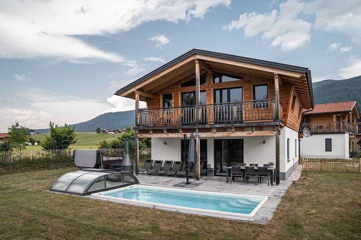 Chalet für 6 Personen, mit Balkon und Garten sowie Whirlpool in Inzell