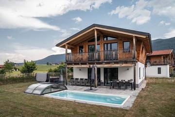 Chalet für 6 Personen, mit Whirlpool und Garten sowie Balkon in Inzell