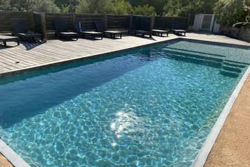 Gîte pour 2 personnes, avec piscine et terrasse dans Favone