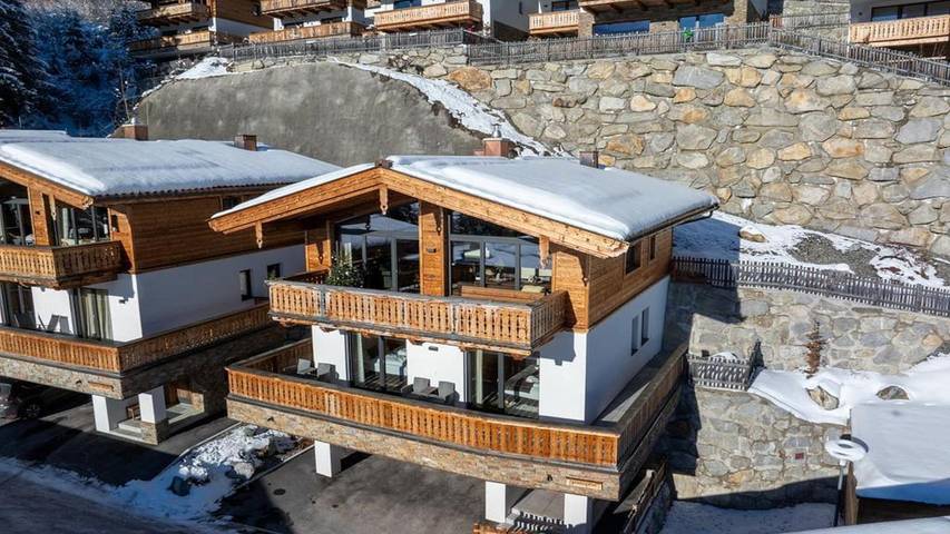 Chalet für 6 Personen, mit Balkon und Sauna sowie Balkon/Terrasse und Pool in Neukirchen am Großvenediger