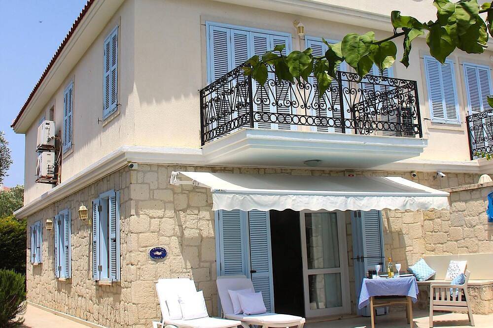 Charming 3-bedroom Villa & Private Pool in Tranquil Olive Tree Garden in Cesme, Türkische Ägäis