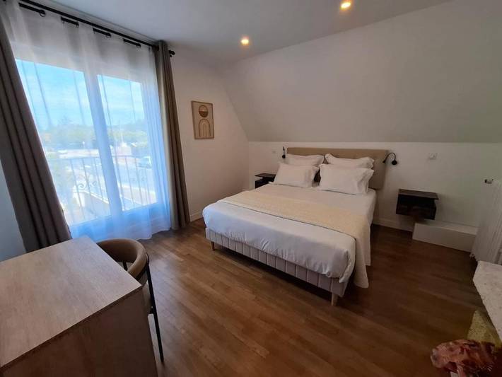 Chambre d’hôte pour 3 personnes, avec Balcon et Terrasse ainsi que Jardin et Vue dans la Manche - 2