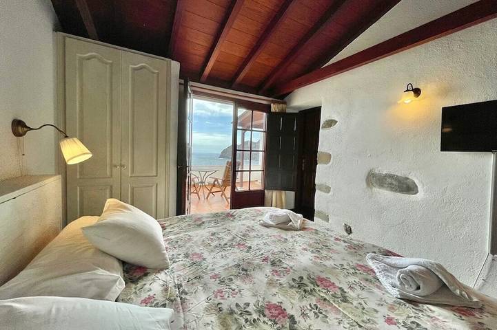 Entire apartment, Villa Delfines (Adults only) - Relax in nature with oceanviews terrace in Agulo (municipality), La Gomera