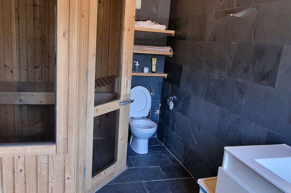 Entire apartment, Studio Modern Swimming Pool Barbecue Couples Friends Gym Sauna in Nuevo Baztán, La Alcarria