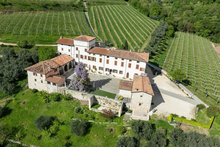 Casa vacanza per 2 persone, con panorama e terrazza nonché giardino, con animali domestici in Valpolicella