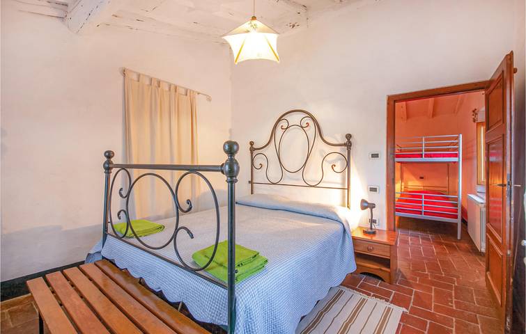 Casa vacanza con terrazza sul fiume, TV e congelatore, 1 km dal Serchio, 600 m da Al Laghetto. in Gallicano, Garfagnana
