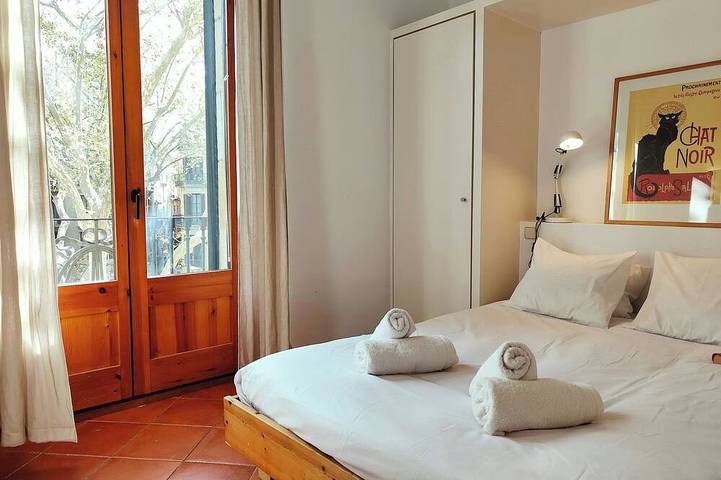 Entire apartment, Bright 1-Bed Apartment on La Rambla, Barcelona. Rj in Barcelona Centre, Barcelona