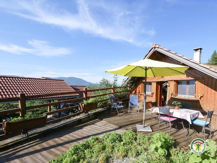 Gîte pour 2 personnes, avec terrasse ainsi que piscine et jardin à La Bâtie-Neuve