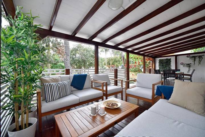 Camping für 7 Personen, mit Garten und Ausblick, kinderfreundlich in Biograd na Moru