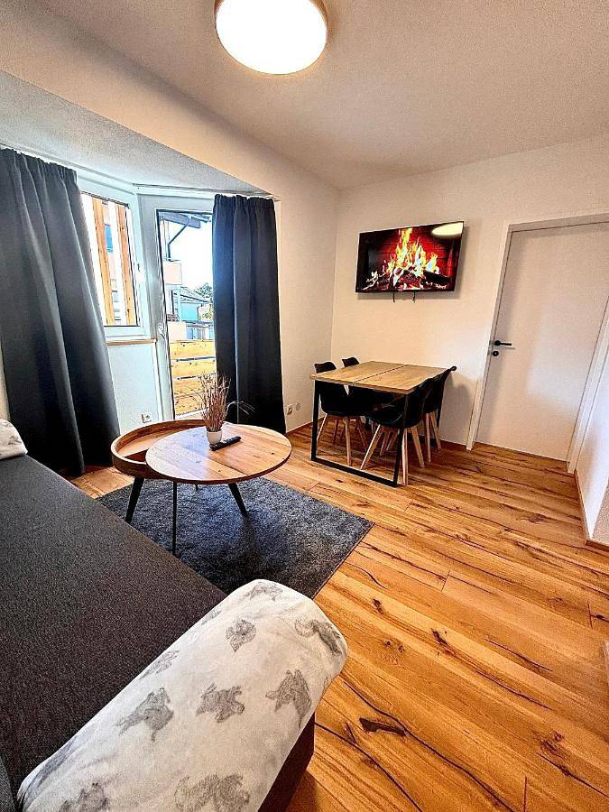 Ferienwohnung für 6 Personen, mit Balkon und Terrasse sowie Garten und Ausblick in Axams