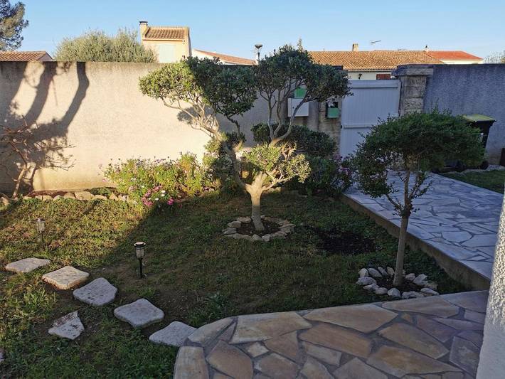 Gîte pour 4 personnes, avec Balcon et Terrasse ainsi que Jardin et Piscine à Marguerittes - 2