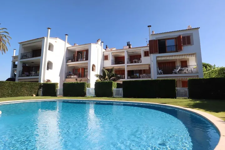 Apartamento de vacaciones para 6 personas, con piscina además de terraza y vistas - 1