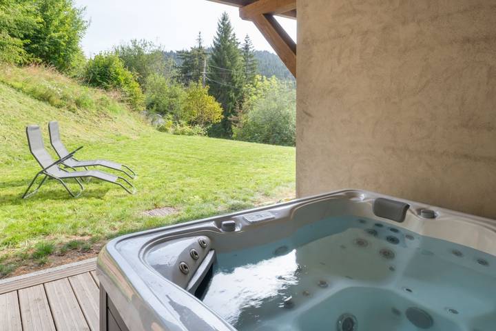 Chalet pour 14 personnes, avec jardin et jacuzzi ainsi que sauna et balcon, adapté aux familles à Gérardmer - 4
