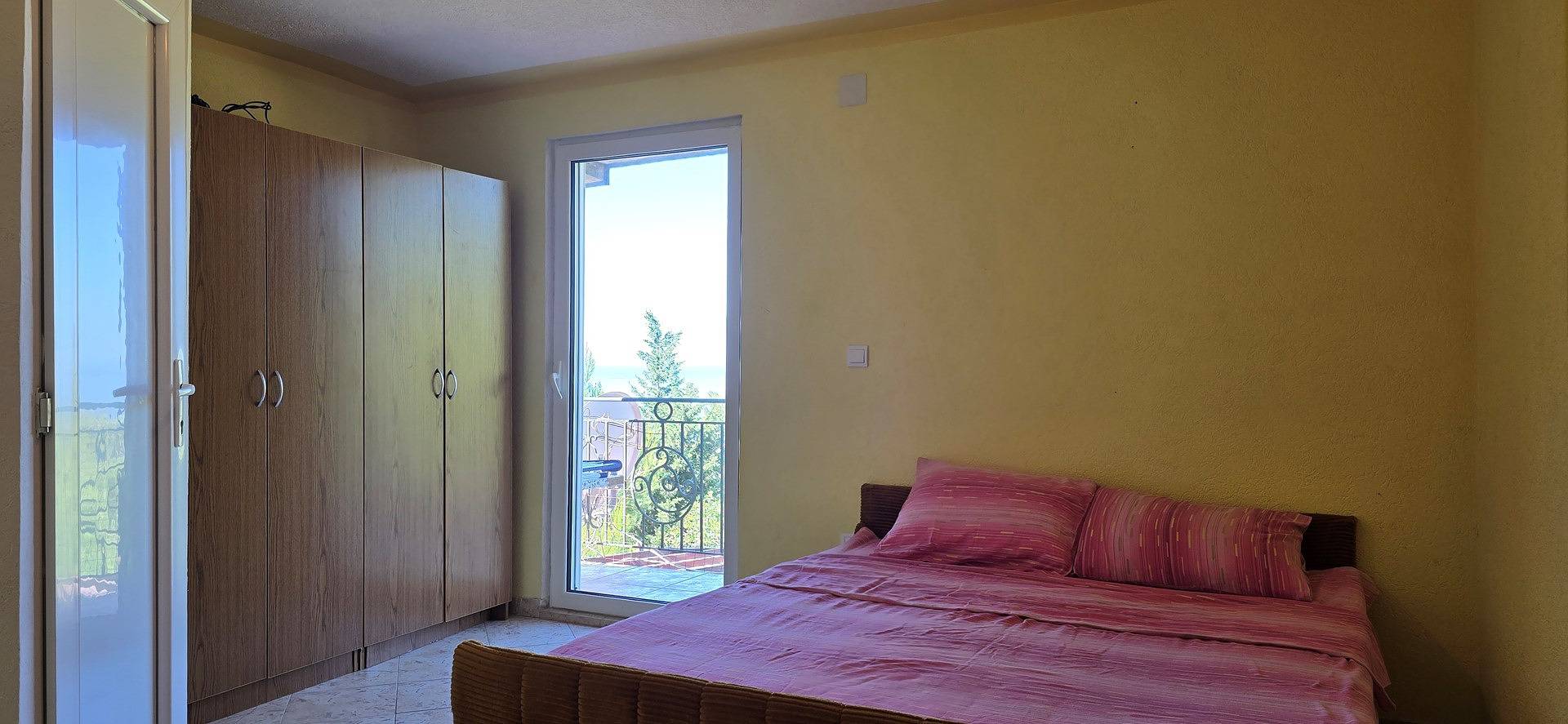 Hel lägenhet, Three Bedroom Apartment with Seaview in Šušanj, Montenegro