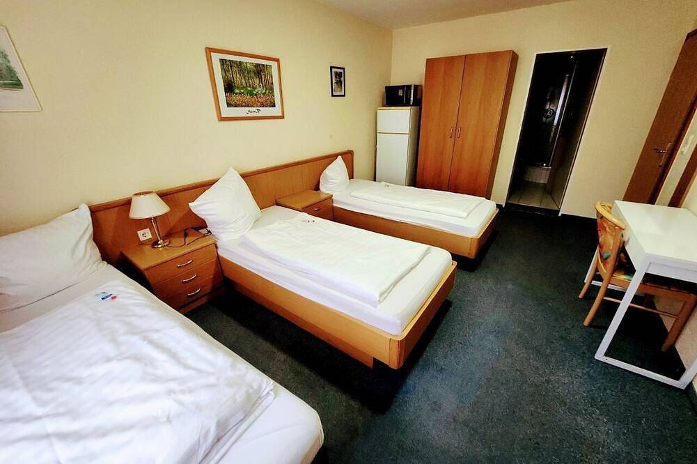 Dreibettzimmer mit Eigenem Bad in Rastatt, Nordschwarzwald
