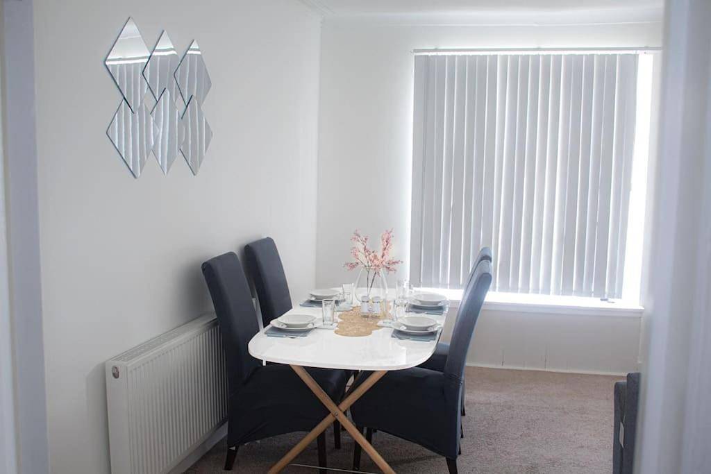 Entire apartment, Private Parking, Urban Comfort & City Haven in Plymouth, South West England