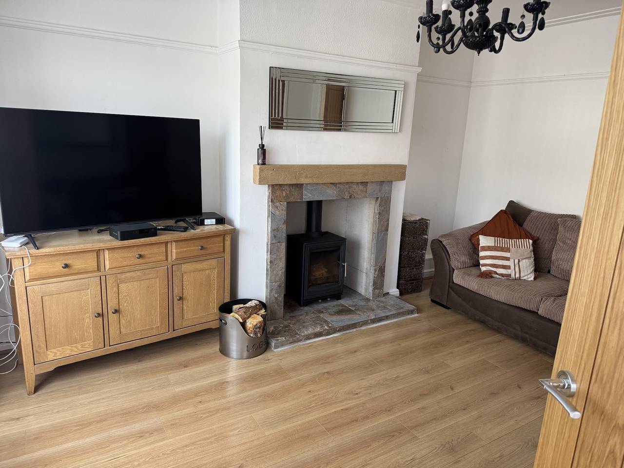 Knotty Ash - 3 Beds - Sleeps 6 - On-Site Parking in Liverpool, Merseyside